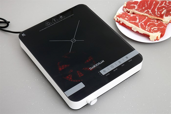 Bếp từ Daikiosan DKT-100004 Màu Đen