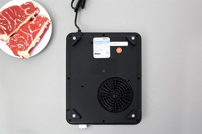 Bếp từ Daikiosan DKT-100004 Màu Đen