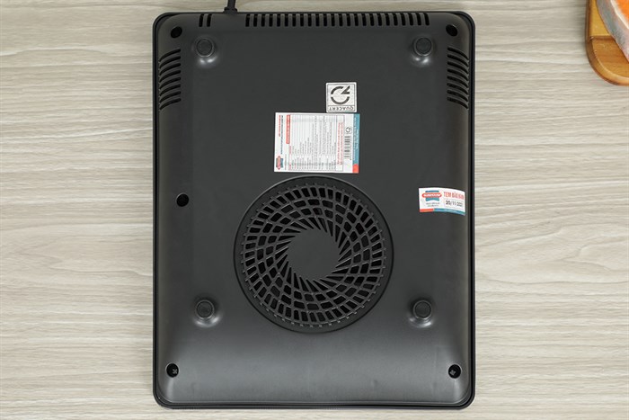 Bếp từ Sunhouse SHD6802 Màu Đen