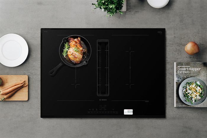 Bếp từ 4 vùng nấu lắp âm tích hợp hút mùi Bosch PVQ731F15E Màu Đen