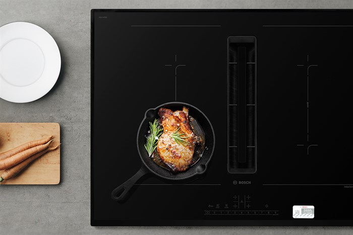 Bếp từ 4 vùng nấu lắp âm tích hợp hút mùi Bosch PVQ731F15E Màu Đen