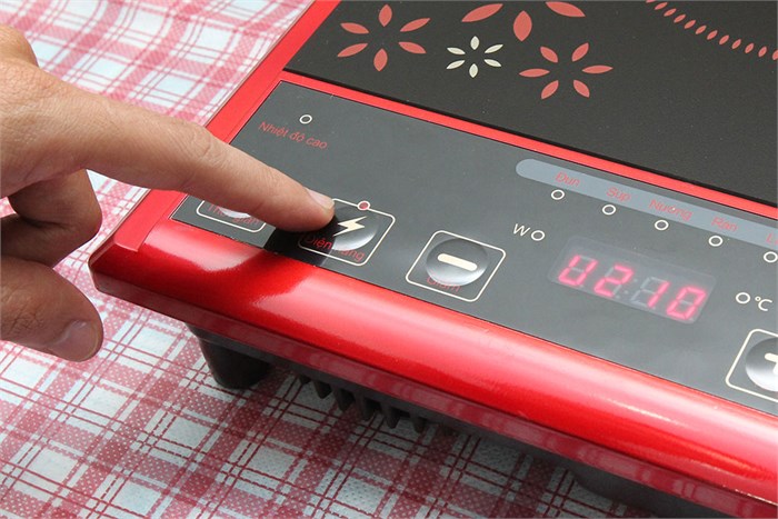 Bếp hồng ngoại Sunhouse SHD 6012 Màu Đen - Đỏ