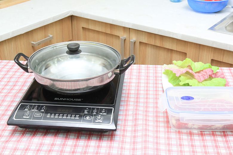 Tặng kèm nồi nấu lẩu chuyên dụng cho bếp từ Tặng kèm nồi nấu lẩu chuyên dụng cho bếp từ