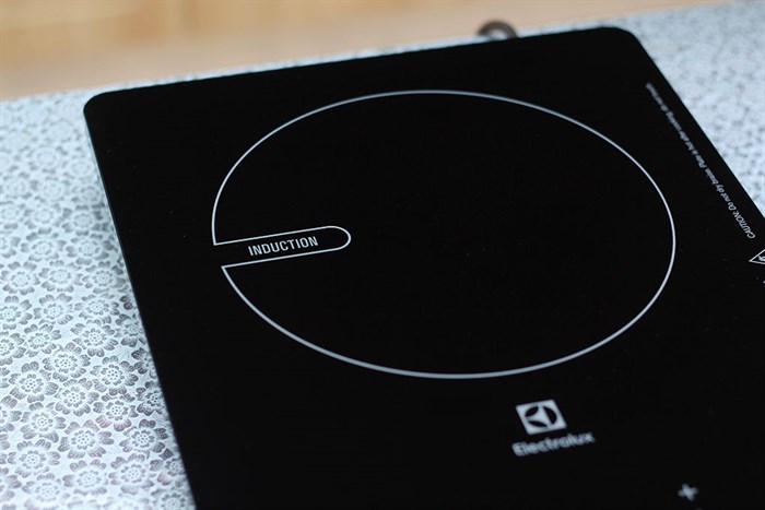 Bếp từ Electrolux ETD29KC Màu Đen