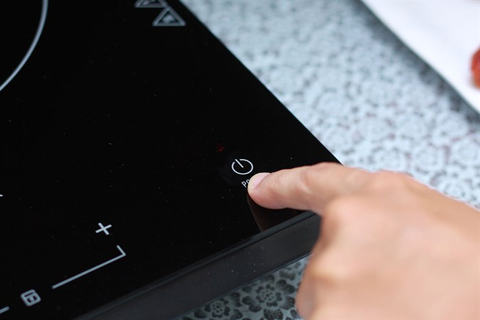 Bếp từ Electrolux ETD29KC Màu Đen