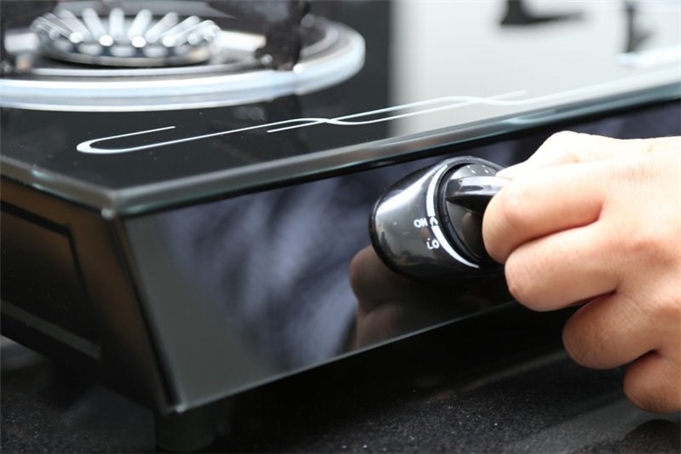 Bếp gas mặt kính Sunhome SG-5700N Màu Đen