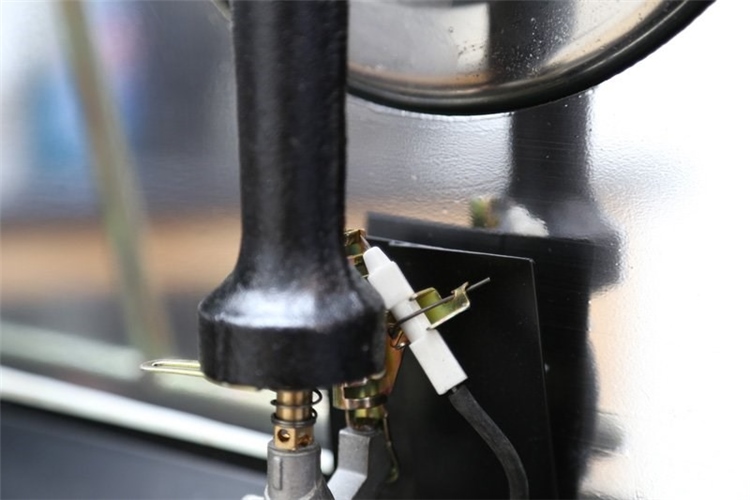 Bếp gas mặt kính Sunhome SG-5700N Màu Đen