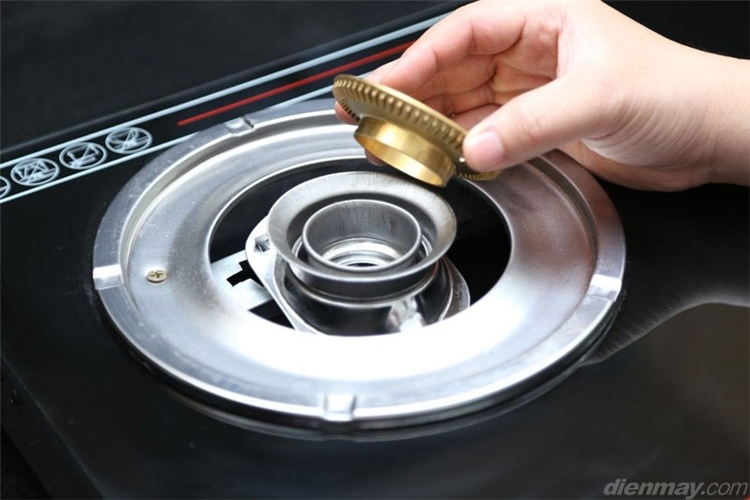 Bếp gas đôi Queenhouse QH-2523 Màu Đen