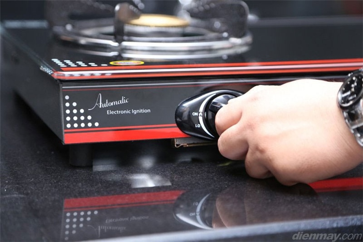 Bếp gas đôi Queenhouse QH-2523 Màu Đen