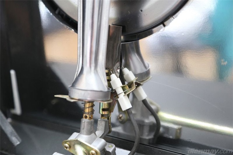 Bếp gas đôi Queenhouse QH-2523 Màu Đen