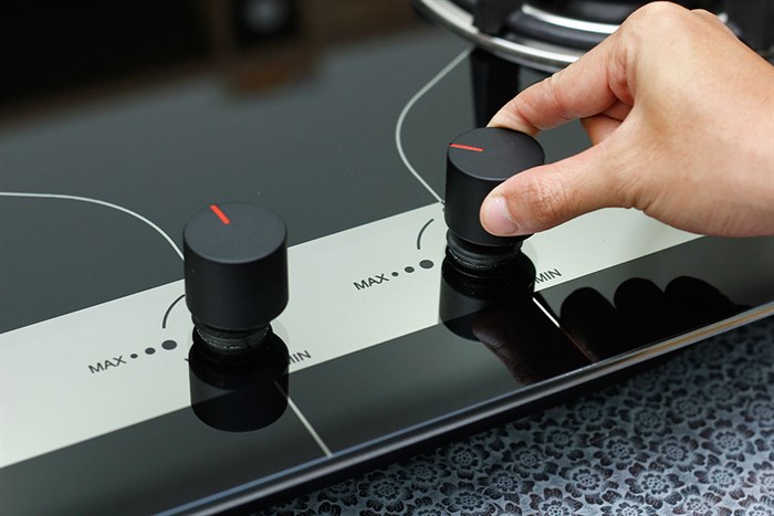 Bếp ga âm Sunhouse SHB8836 Màu Đen