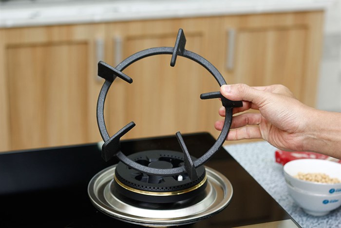 Bếp ga âm Sunhouse SHB8836 Màu Đen