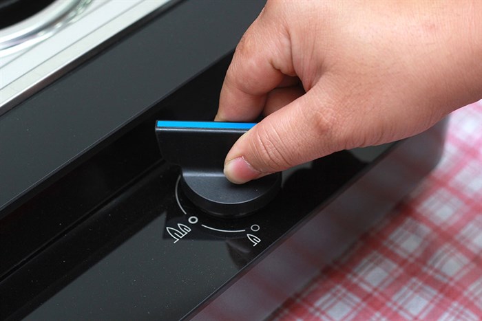 Bếp ga đôi Electrolux ETG728GKR Màu Đen