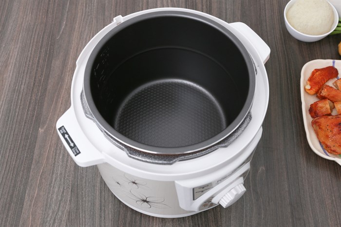 Nồi áp suất điện Kangaroo KG286 6 lít Màu Trắng - Kem