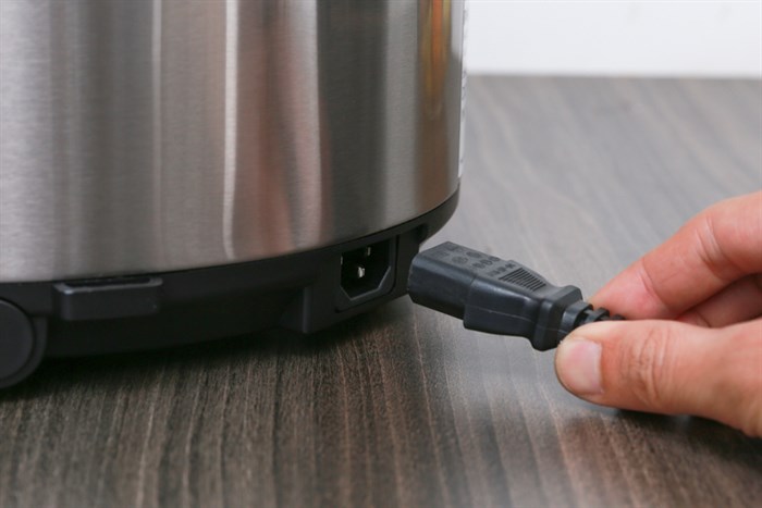 Nồi áp suất điện Philips HD2137/65 6 lít Màu Bạc