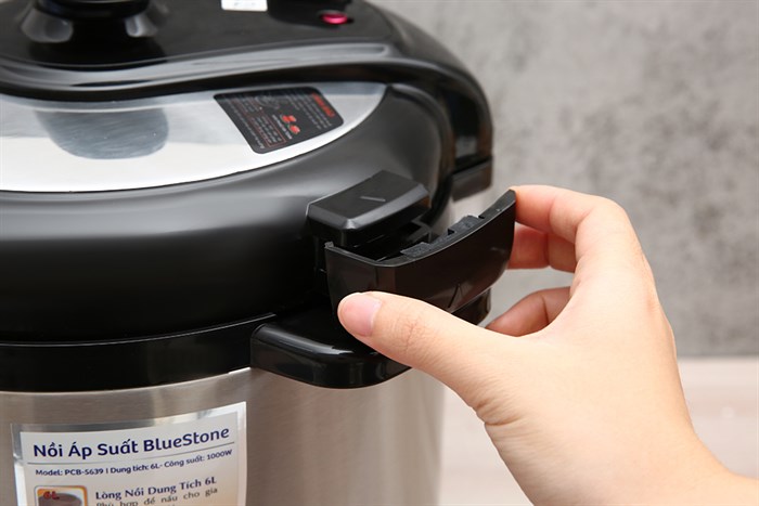 Nồi áp suất điện BlueStone PCB-5639 6 lít Màu Bạc