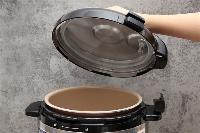 Nồi áp suất điện BlueStone PCB-5639 6 lít Màu Bạc