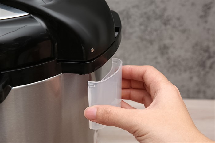 Nồi áp suất điện BlueStone PCB-5639 6 lít Màu Bạc