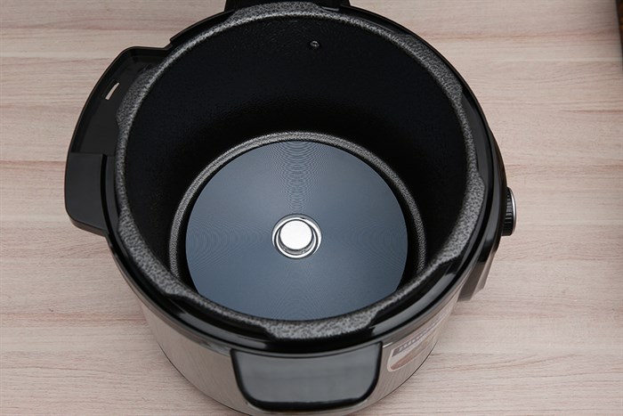 Nồi áp suất điện BlueStone PCB-5639 6 lít Màu Bạc