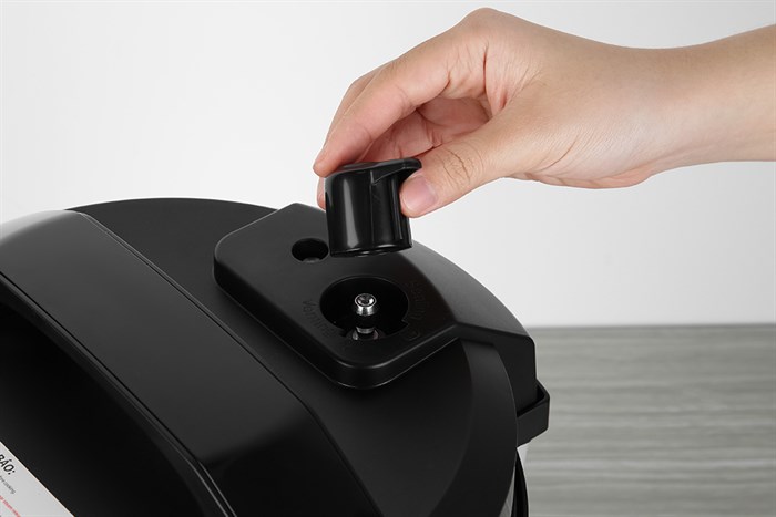 Nồi áp suất điện Lock&Lock EJP666SLV 6 lít Màu Đen - Bạc