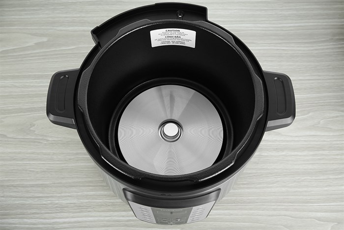 Nồi áp suất điện Lock&Lock EJP666SLV 6 lít Màu Đen - Bạc