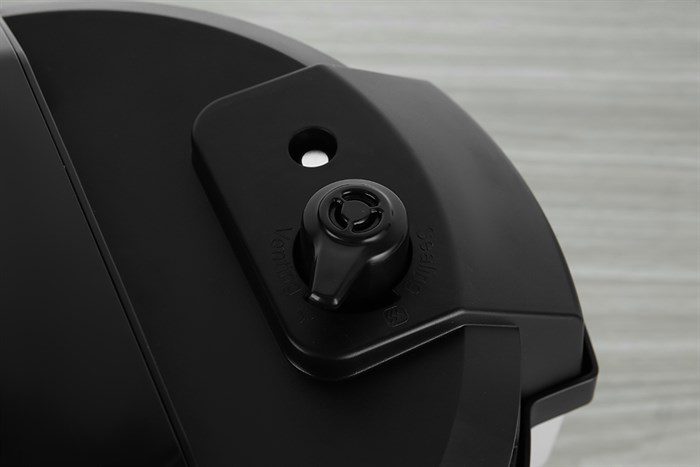 Nồi áp suất điện Lock&Lock EJP666SLV 6 lít Màu Đen - Bạc