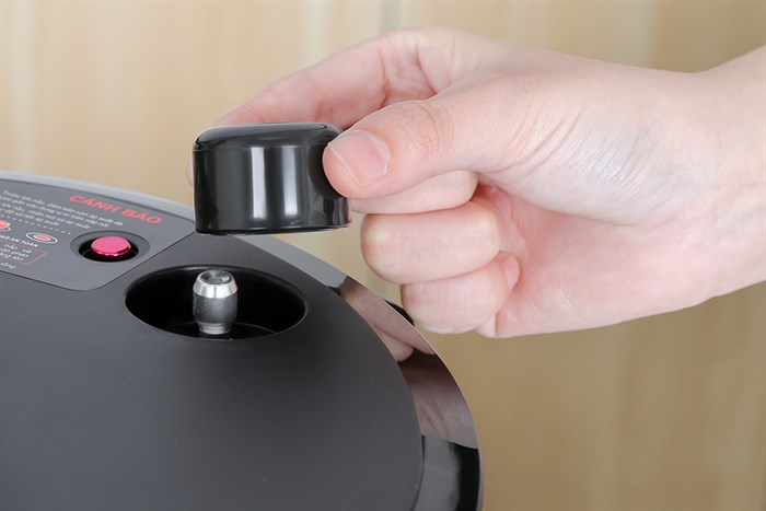 Nồi áp suất điện BlueStone PCB-5648 5 lít Màu Vàng đồng