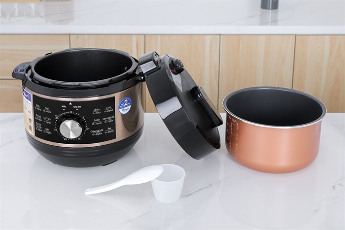 Nồi áp suất điện BlueStone PCB-5648 5 lít Màu Vàng đồng