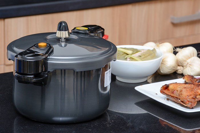 Nồi áp suất cơ Sunhouse LC600 6 lít Màu Đen