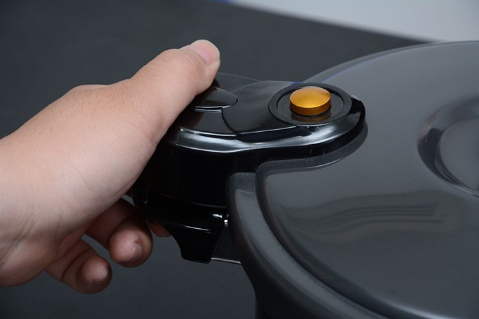 Nồi áp suất cơ Sunhouse LC600 6 lít Màu Đen