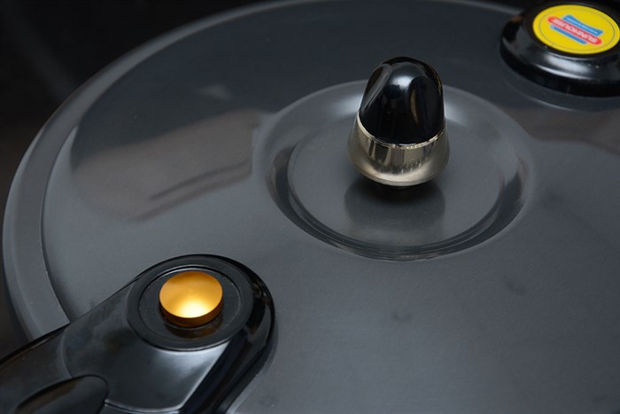 Nồi áp suất cơ Sunhouse LC600 6 lít Màu Đen