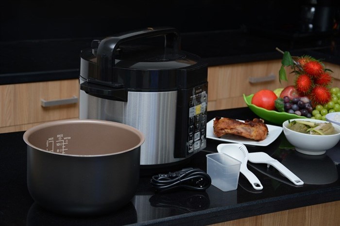 Nồi áp suất điện Philips HD2136 5 lít Màu Bạc