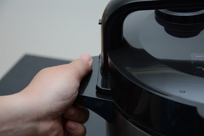 Nồi áp suất điện Philips HD2136 5 lít Màu Bạc