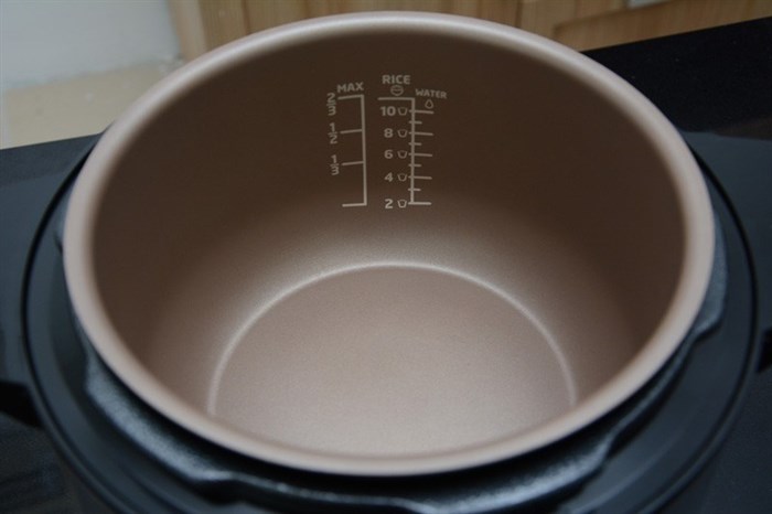 Nồi áp suất điện Philips HD2136 5 lít Màu Bạc