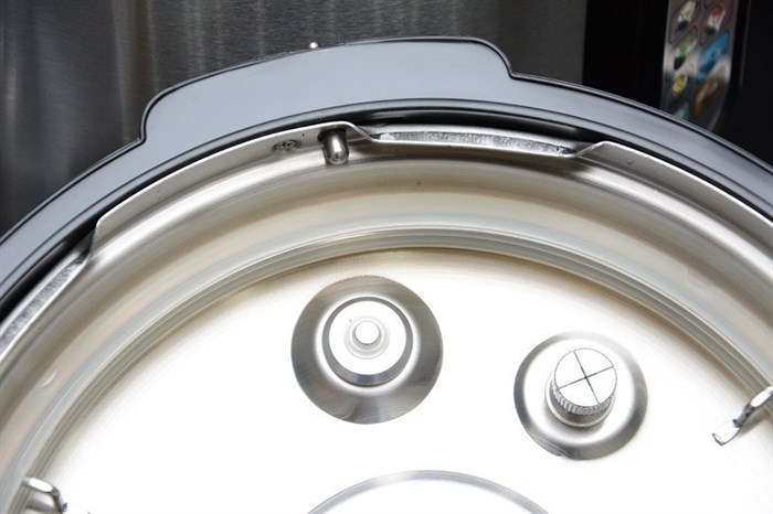 Nồi áp suất điện Philips HD2136 5 lít Màu Bạc