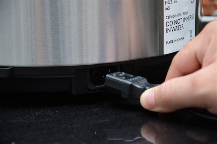 Nồi áp suất điện Philips HD2136 5 lít Màu Bạc