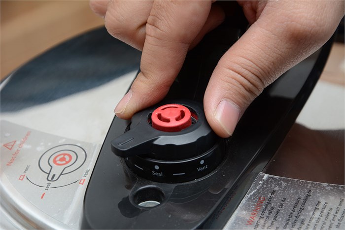 Nồi áp suất điện tử Philips HD2103 5.0 lít Màu Bạc