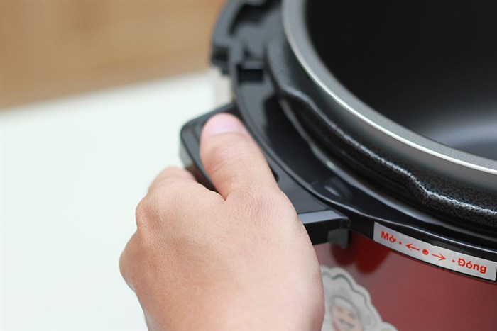 Nồi áp suất điện Sunhouse SHD-1552 5 lít Màu Đỏ