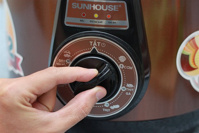 Nồi áp suất điện Sunhouse SHD-1552 5 lít Màu Nâu