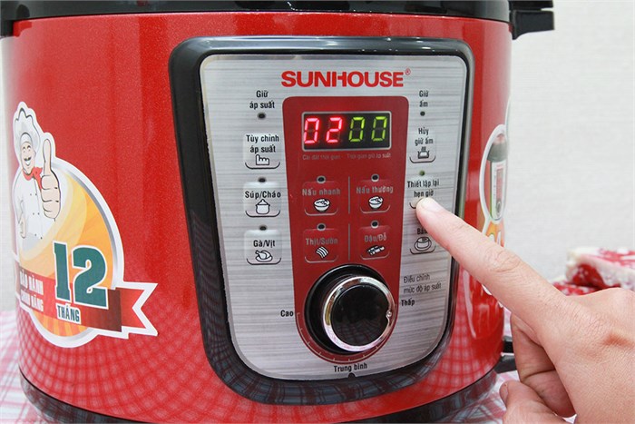 Nồi áp suất điện Sunhouse SHD 1767 6 lít Màu Đỏ