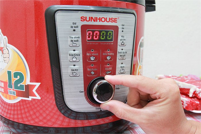 Nồi áp suất điện Sunhouse SHD 1767 6 lít Màu Đỏ