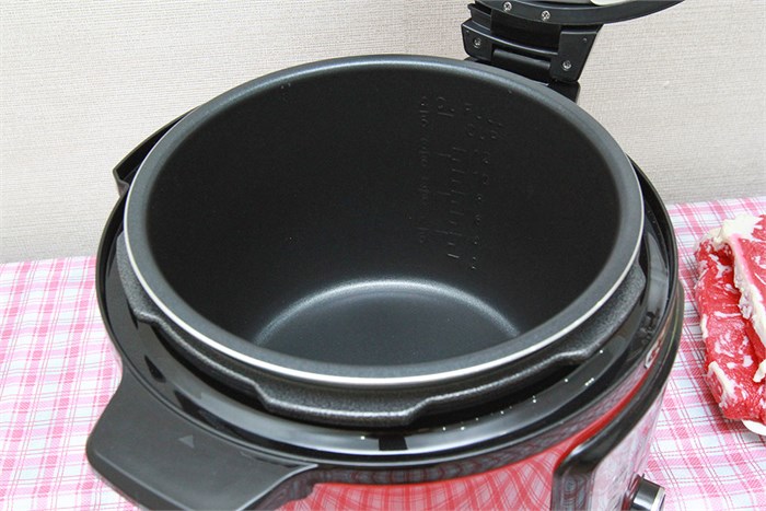 Nồi áp suất điện Sunhouse SHD 1767 6 lít Màu Đỏ