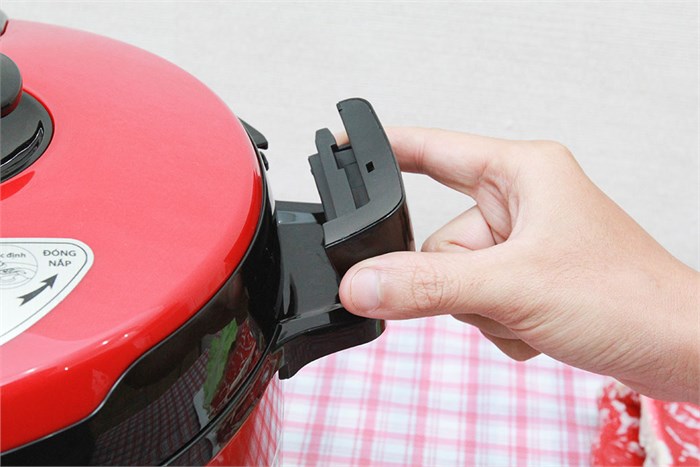 Nồi áp suất điện Sunhouse SHD 1767 6 lít Màu Đỏ