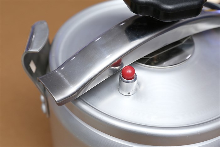 Nồi áp suất cơ Sunhouse SHA8603M 6 lít Màu Xám