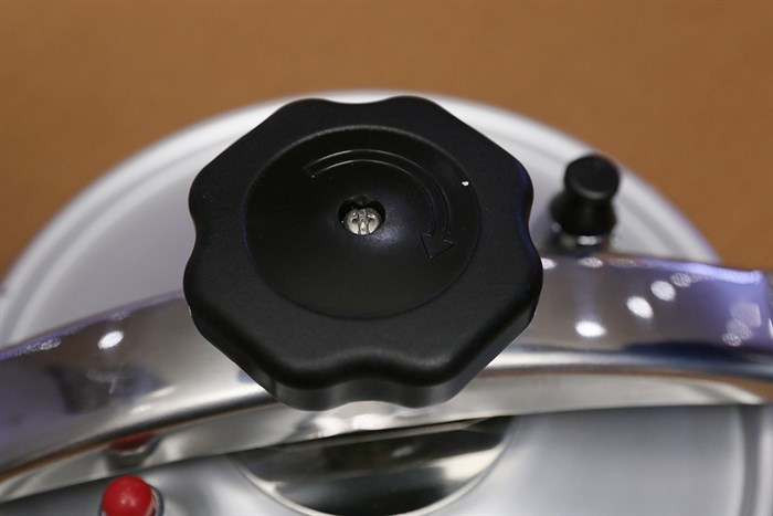 Nồi áp suất cơ Sunhouse SHA8603M 6 lít Màu Xám