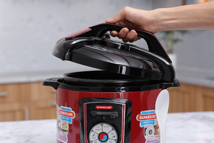 Nồi áp suất điện Sunhouse SHD1755 5 lít Màu Đỏ
