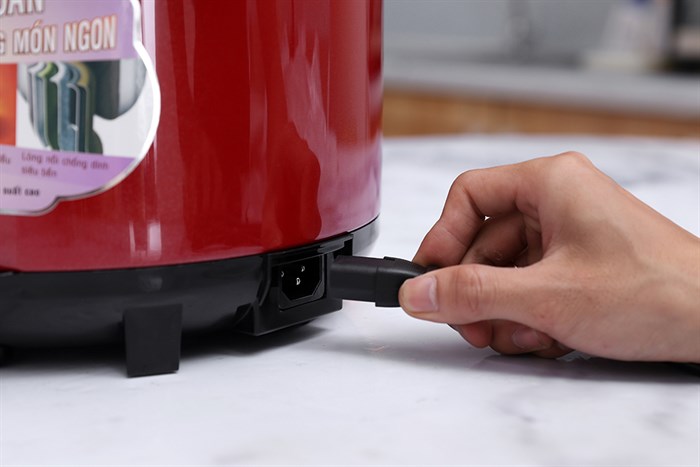 Nồi áp suất điện Sunhouse SHD1755 5 lít Màu Đỏ