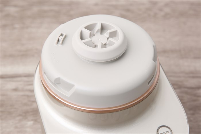 Máy xay sinh tố đa năng Electrolux E7CB1-86SM Màu Nâu nhạt