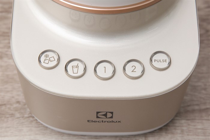 Máy xay sinh tố đa năng Electrolux E7CB1-86SM Màu Nâu nhạt