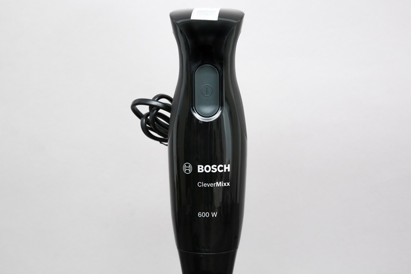 Có nút nhấn điều khiển trên tay cầm - Máy xay cầm tay Bosch HMH.MSM2650B 600W